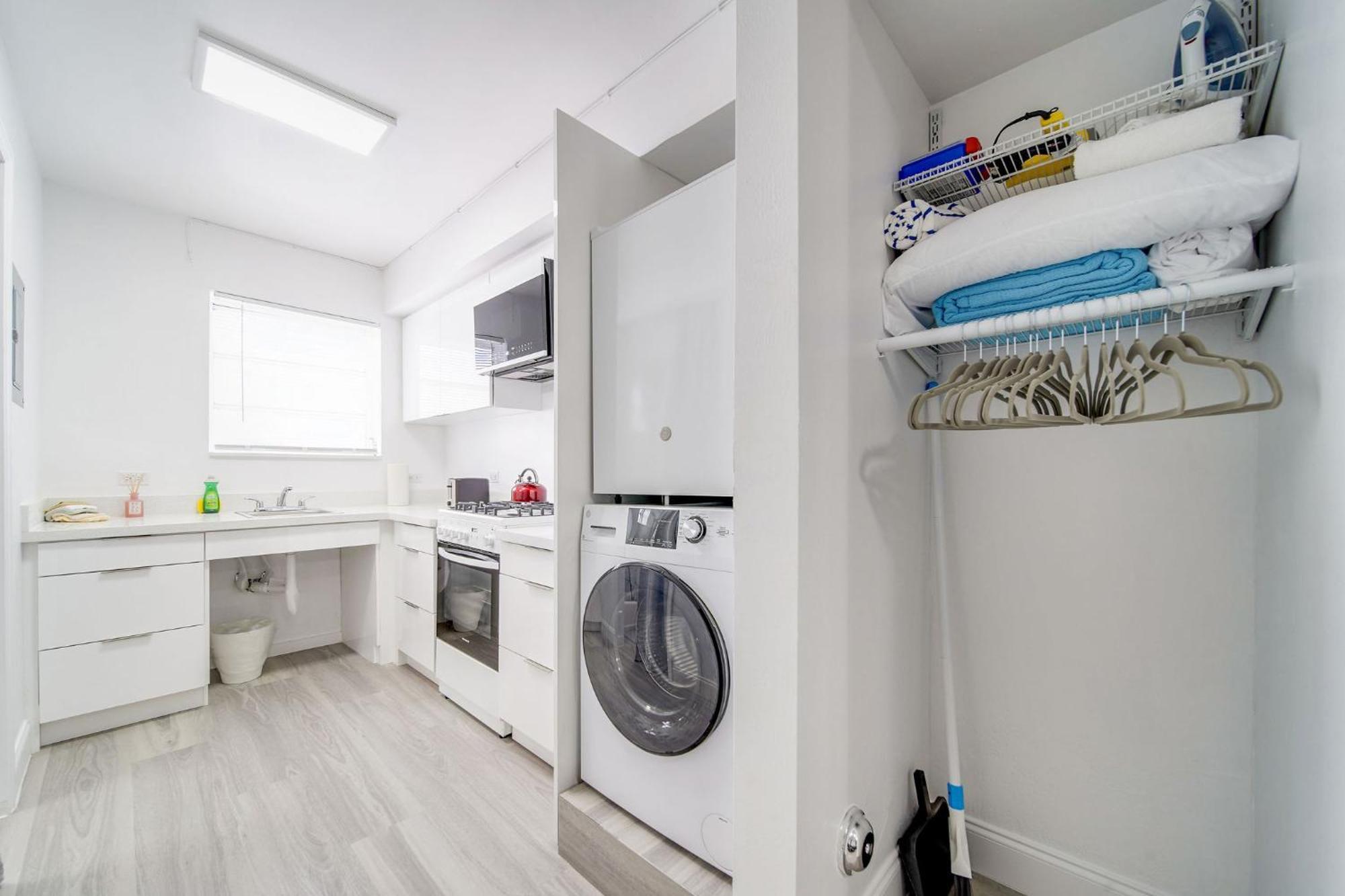 Deco Beachside Apt, W/2 Queen Beds, Washer/Dryer Маями Бийч Екстериор снимка