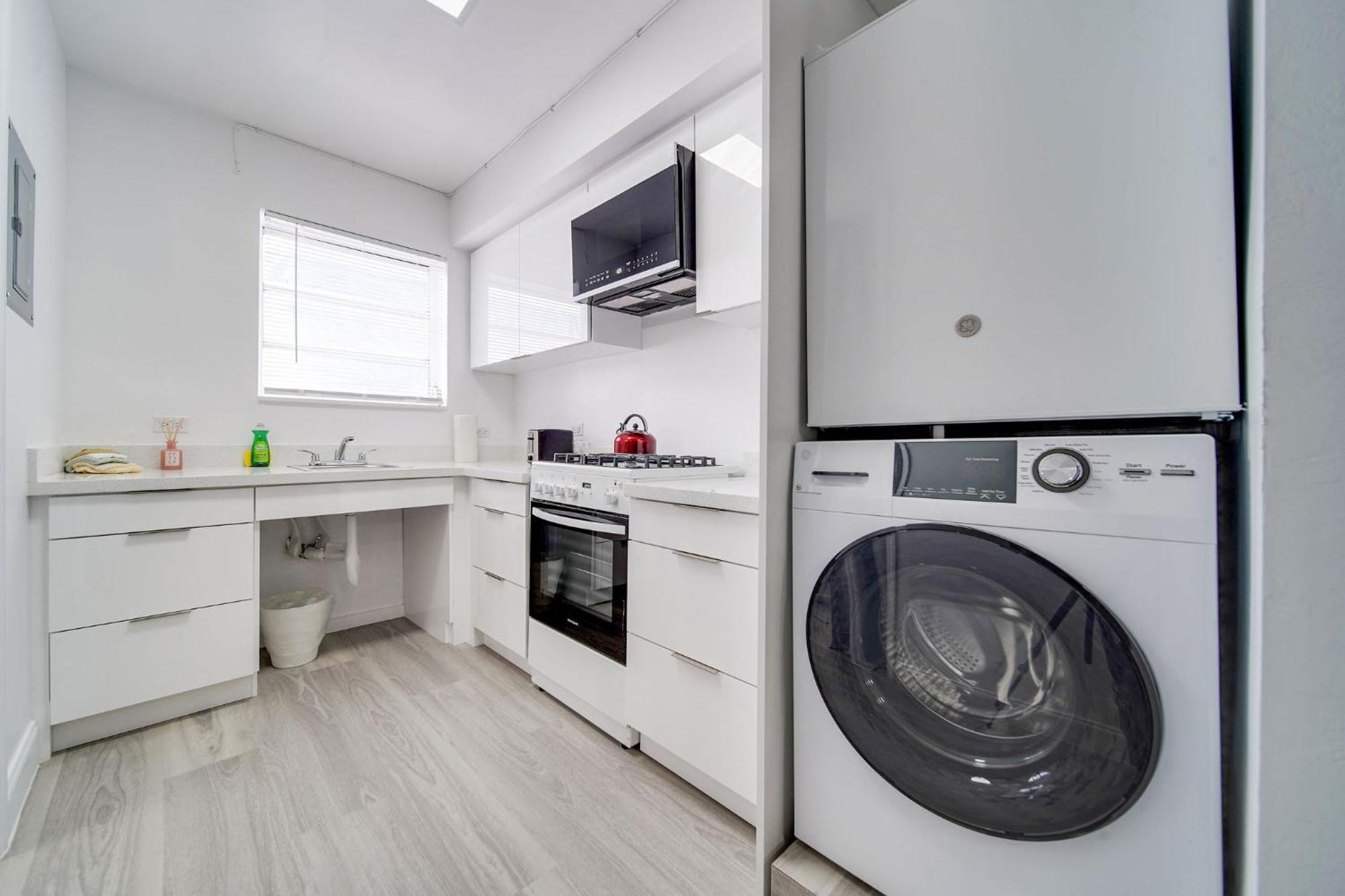 Deco Beachside Apt, W/2 Queen Beds, Washer/Dryer Маями Бийч Екстериор снимка